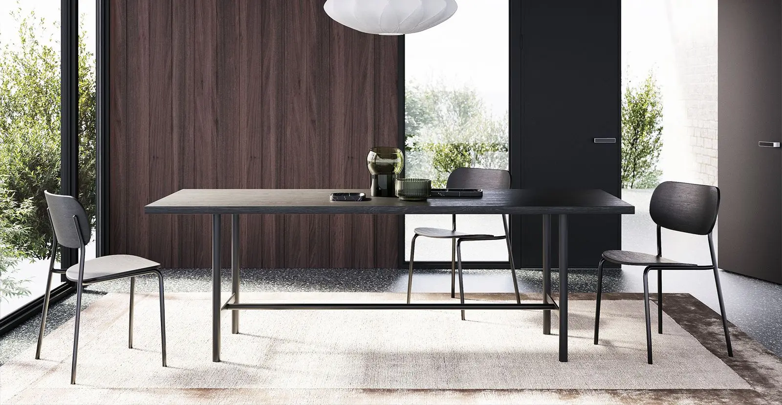 Елегантний довгий стіл Frank із темного дерева в сучасній кухні, оточений стільцями, з декоративними предметами та стильною білою лампою.